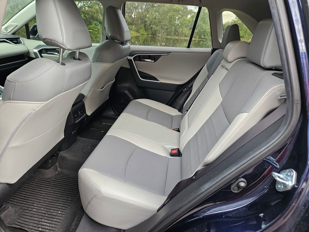 2022 Toyota RAV4 Limited 13
