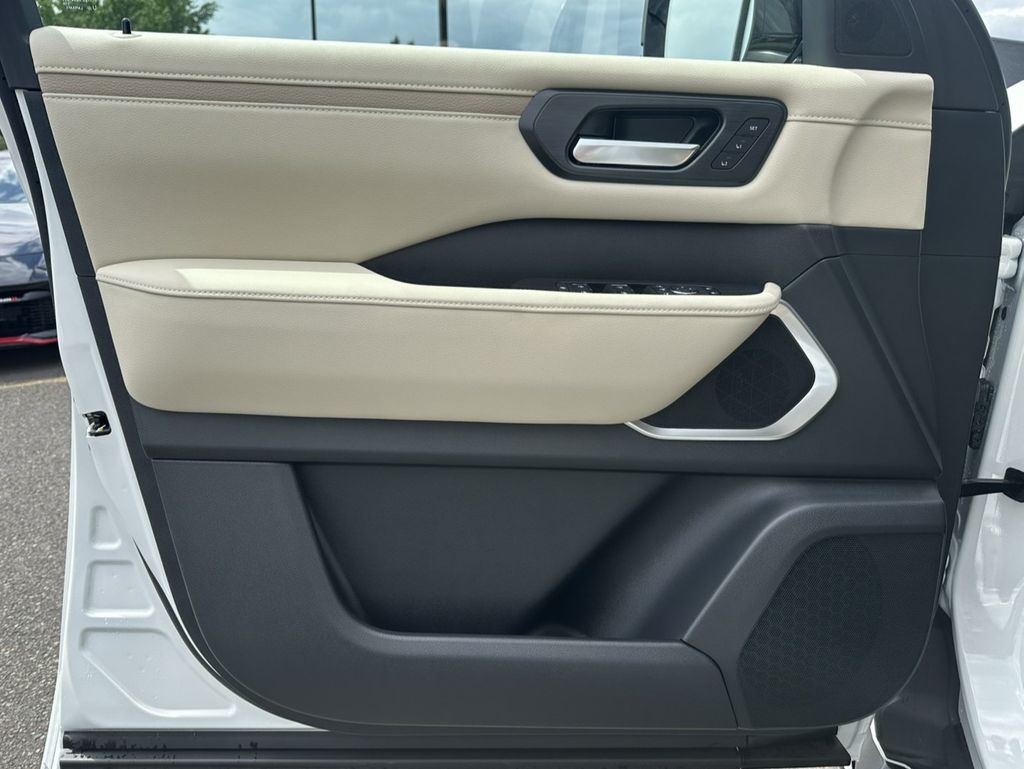 2025 Nissan Armada Platinum