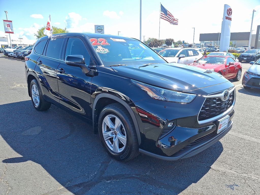 Thumbnail: 2022 Toyota Highlander - 3