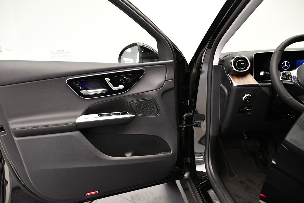 2025 Mercedes-Benz GLC 350 30