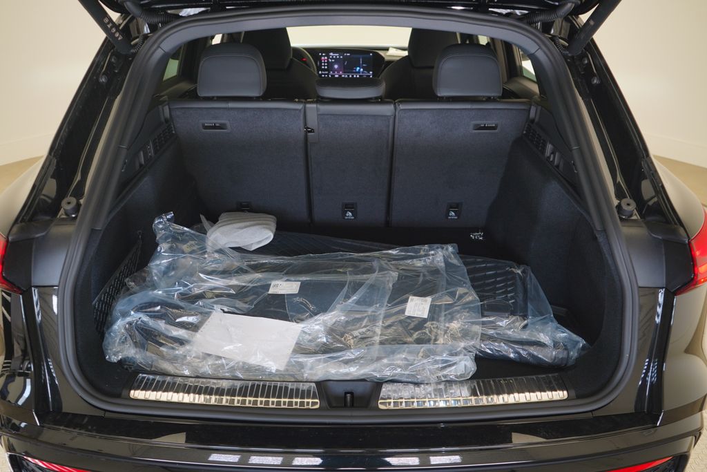 2025 Audi SQ5  11