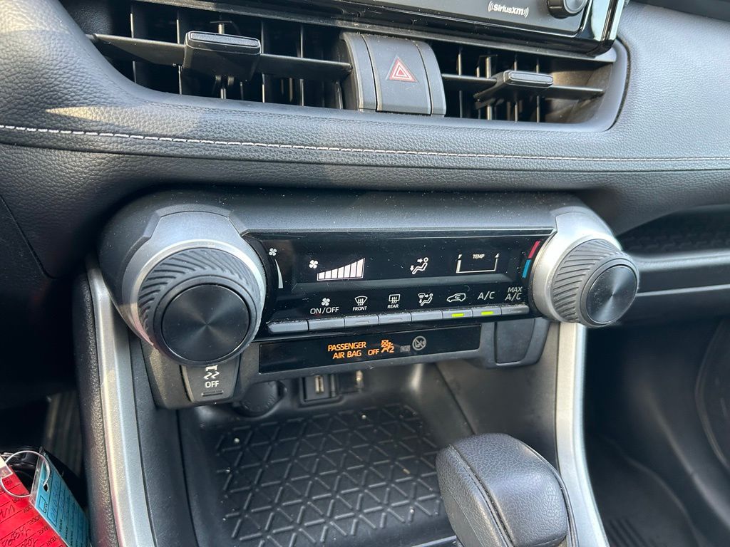 Thumbnail: 2021 Toyota RAV4 - 23