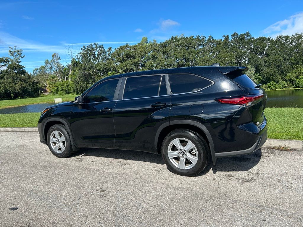 Thumbnail: 2023 Toyota Highlander - 3