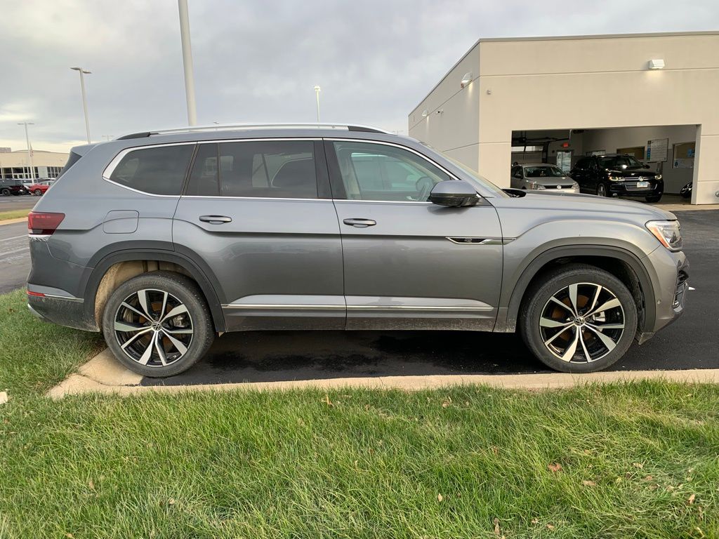 2024 Volkswagen Atlas 2.0T SEL Premium R-Line 3