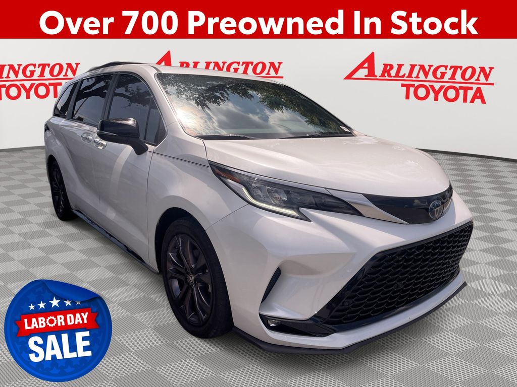 White (Wind Chill Pearl) 2023 Toyota Sienna Minivan Front-Wheel Drive Continuously Variable Transmission