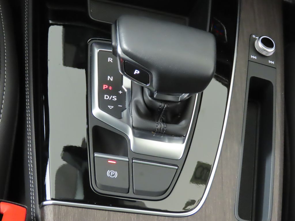 Thumbnail: 2025 Audi Q5 - 23