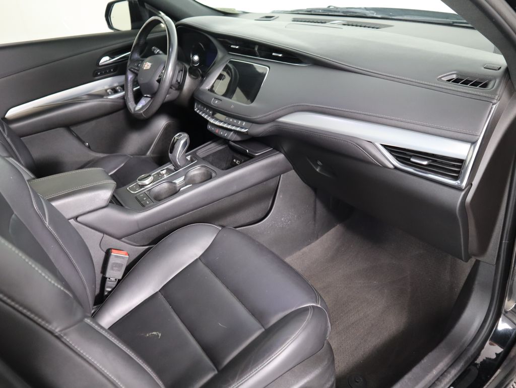 Thumbnail: 2019 Cadillac XT4 - 17