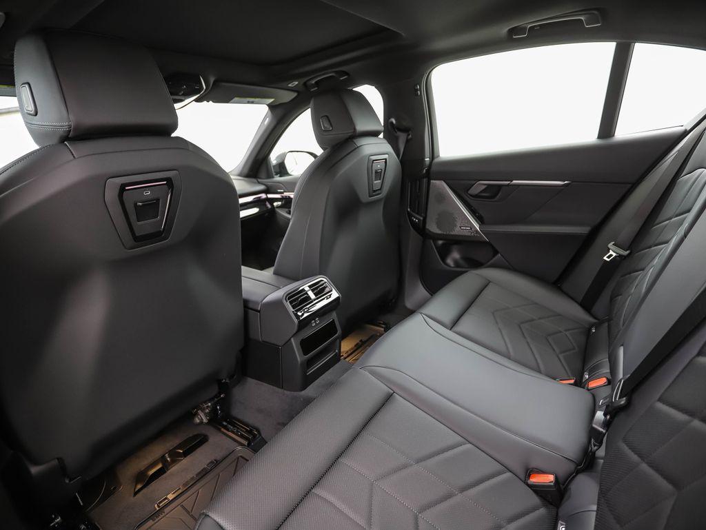 Thumbnail: 2027 BMW 5 Series - 21