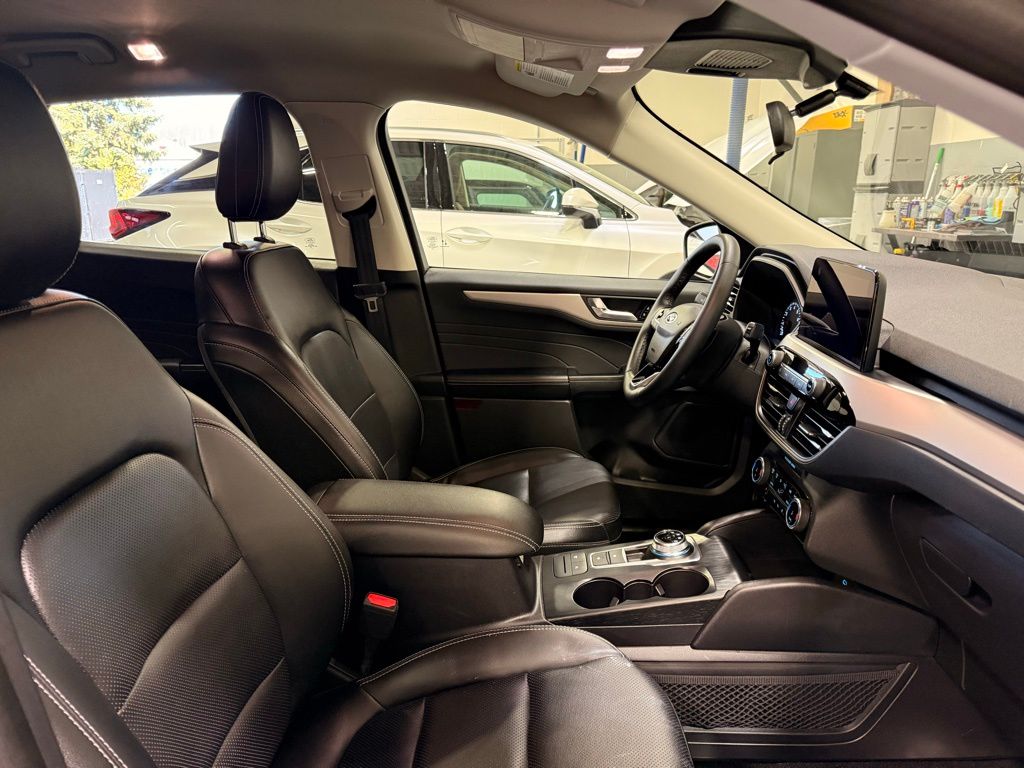 2022 Ford Escape SEL 30