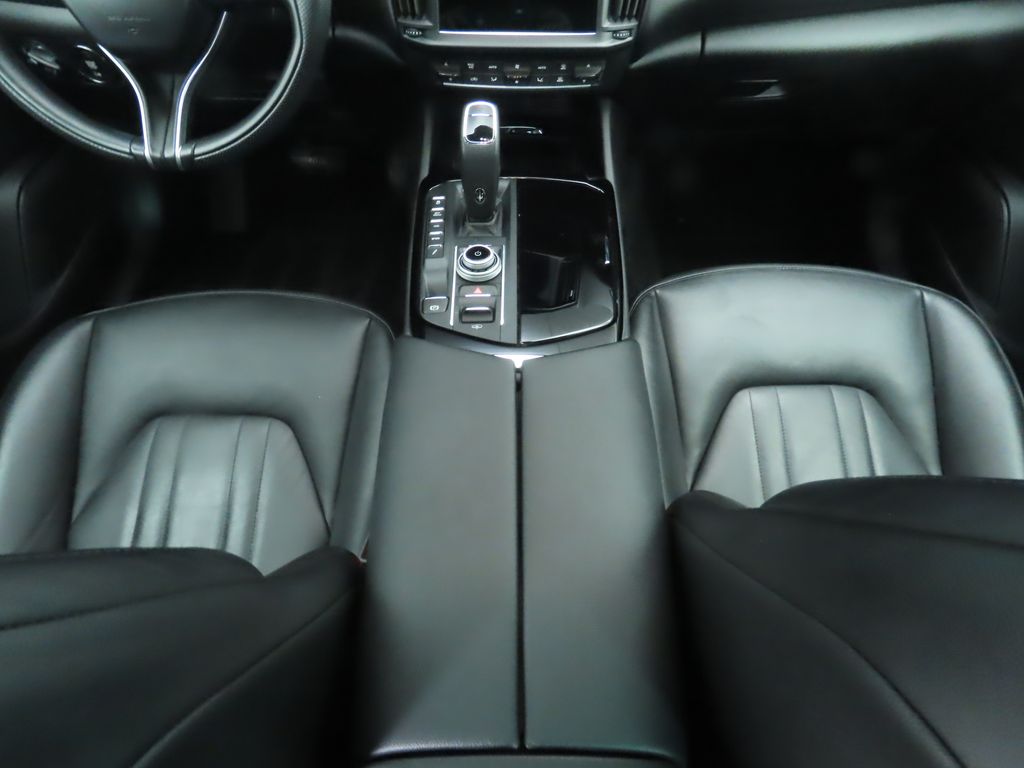 Thumbnail: 2021 Maserati Levante - 17