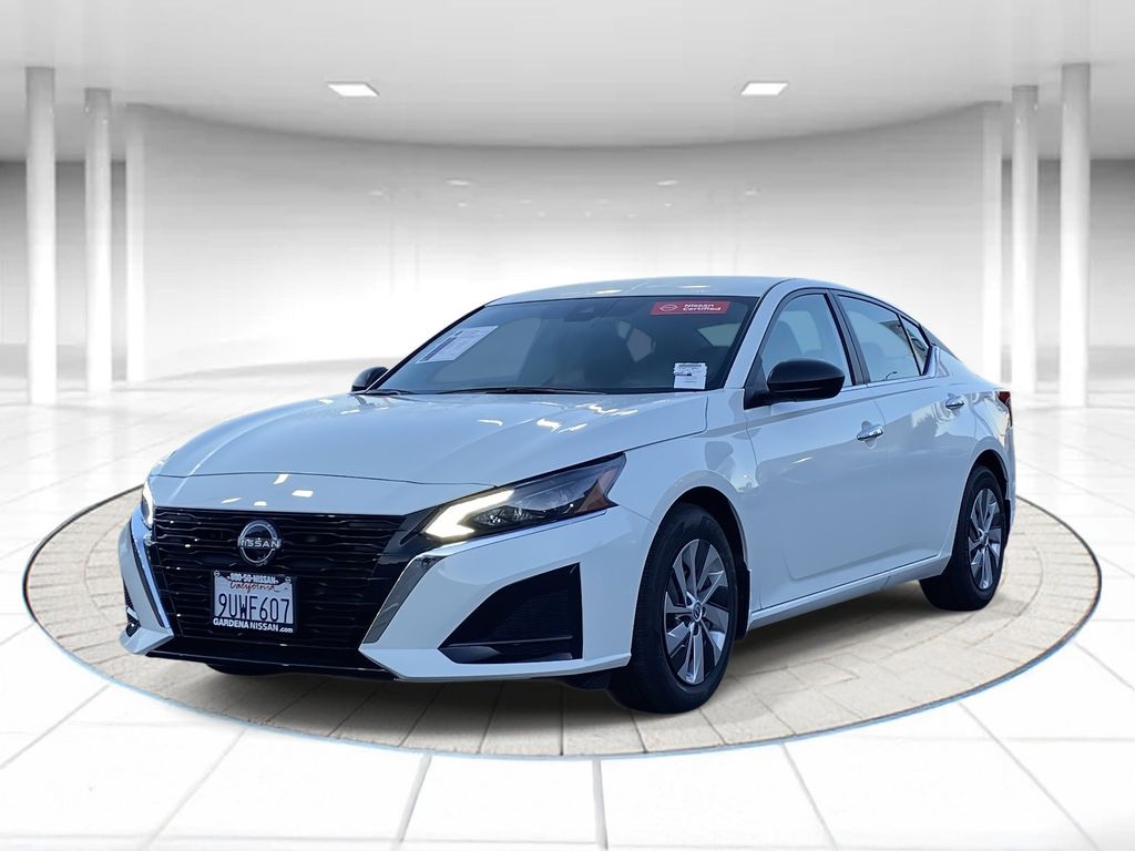 Glacier White 2025 Nissan Altima Sedan Front-Wheel Drive Continuously Variable Transmission