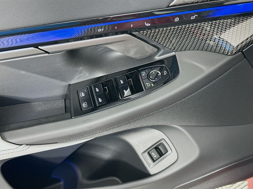 Thumbnail: 2026 BMW M5 - 20