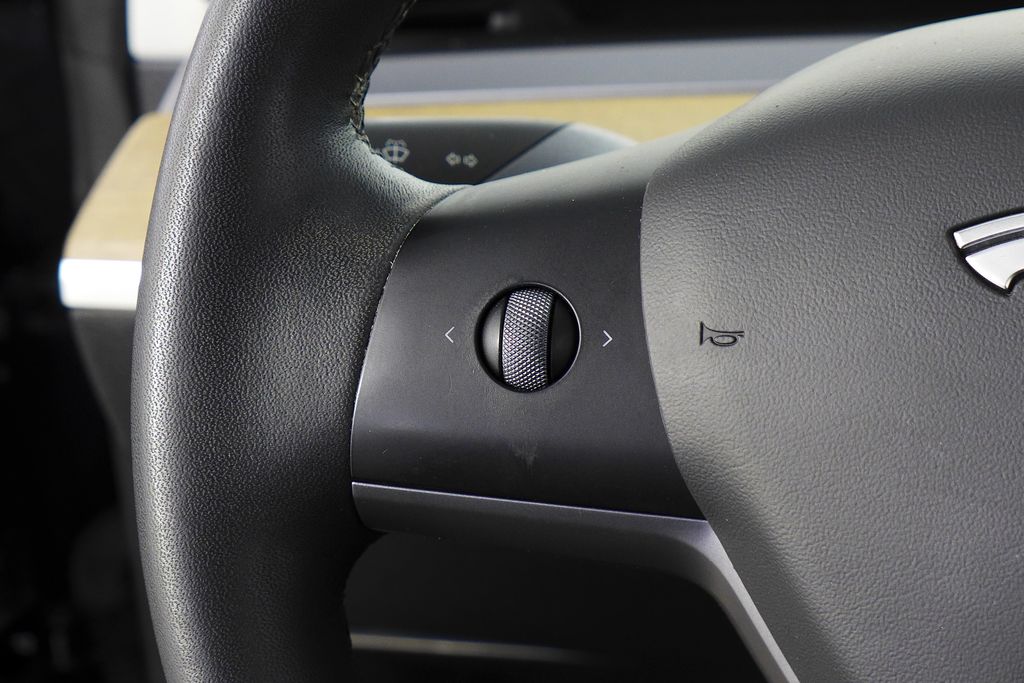 Thumbnail: 2021 Tesla Model 3 - 29