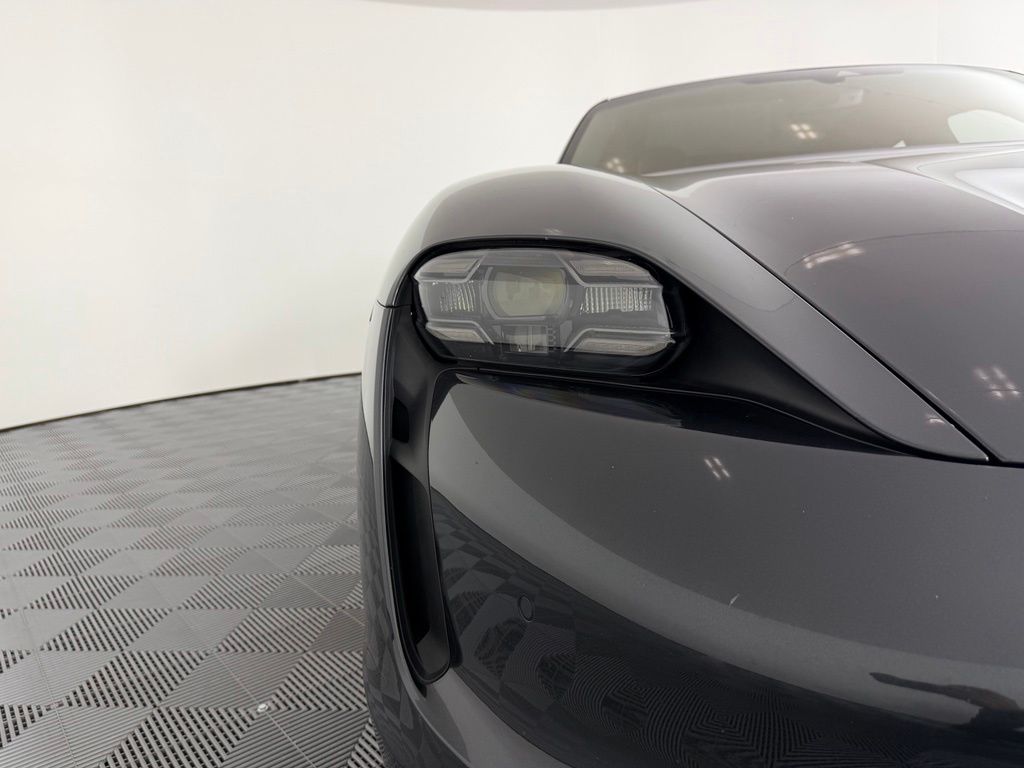 Thumbnail: 2021 Porsche Taycan - 9