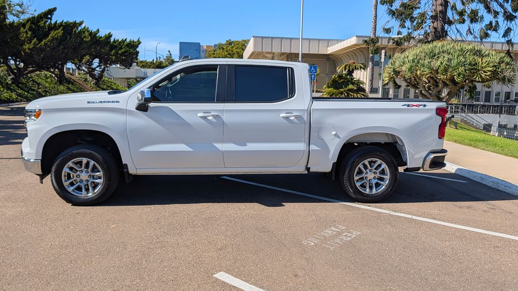 Used 2022 Chevrolet Silverado 1500 LT 4D Crew Cab