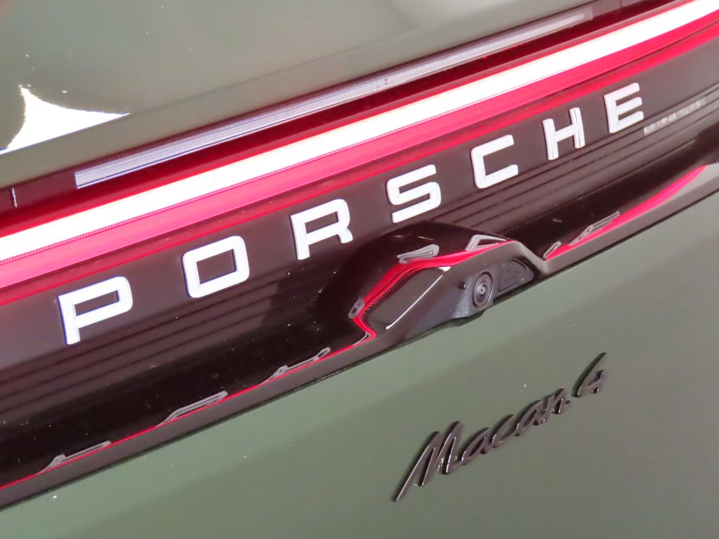 Thumbnail: 2024 Porsche Macan - 12