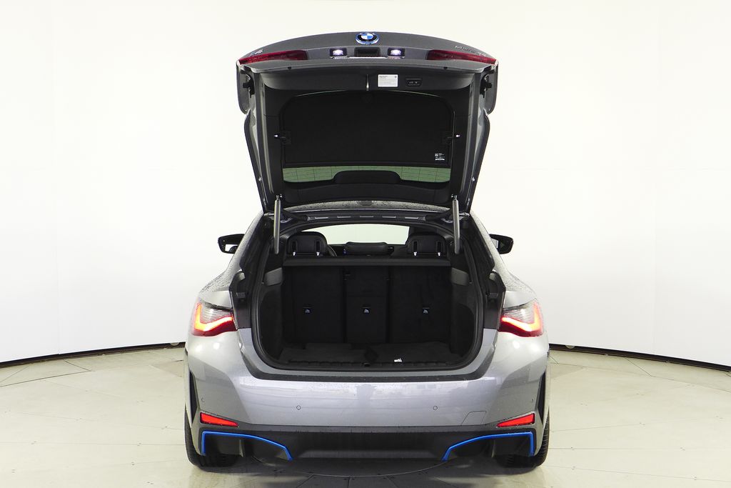 Thumbnail: 2023 BMW i4 - 10