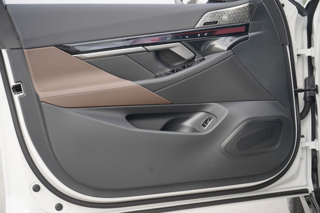 Thumbnail: 2026 BMW 5 Series - 9