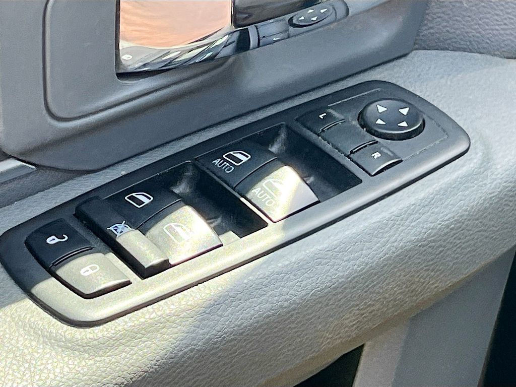 Used 2019 Gray Ram SLT image 17
