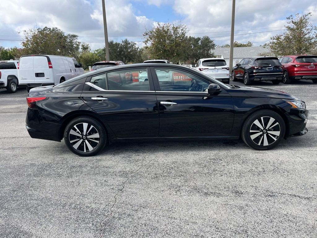 2022 Nissan Altima 2.5 SV 4