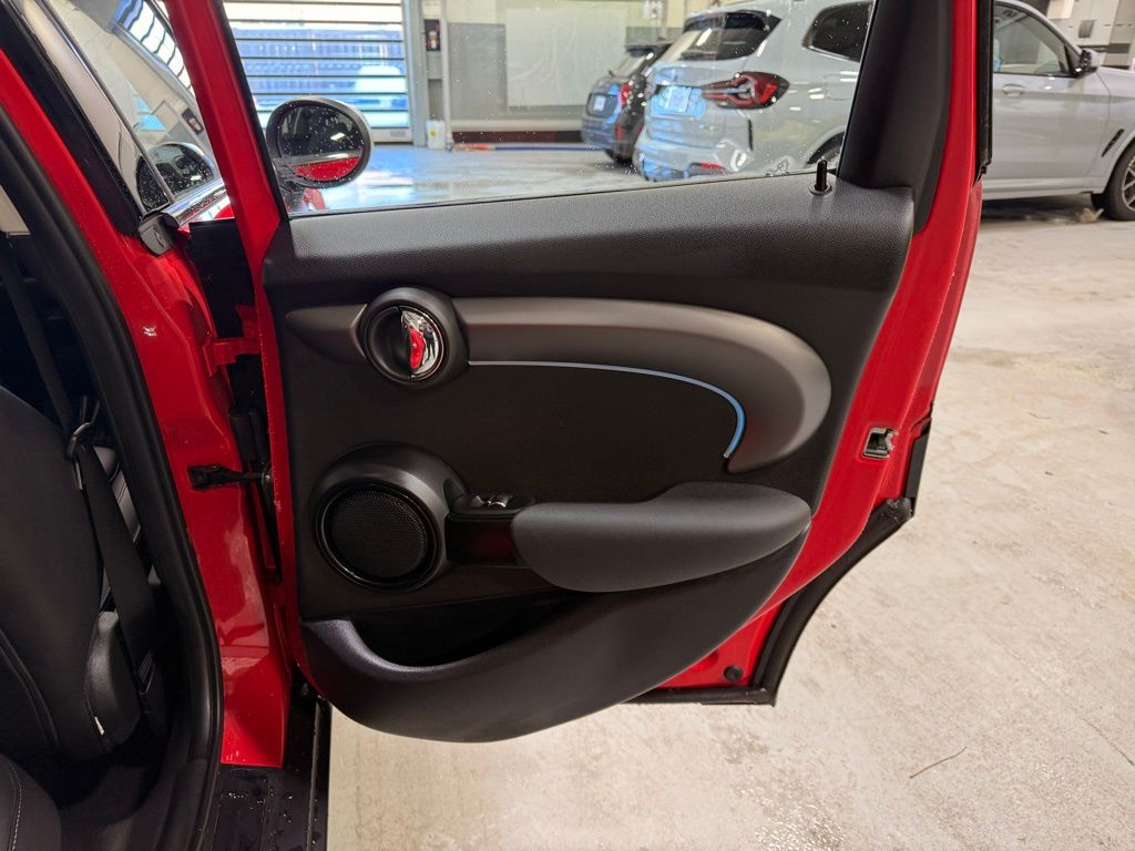 Thumbnail: 2023 MINI Cooper - 25