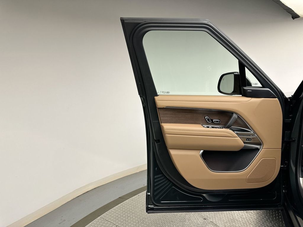 Thumbnail: 2026 Land Rover Range Rover - 17