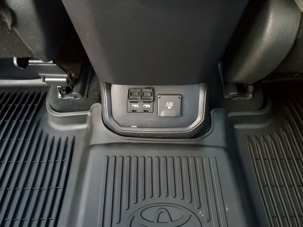 Used Car 2020 Toyota Highlander  Platinum For Sale Under $35,000 In Austin, Texas