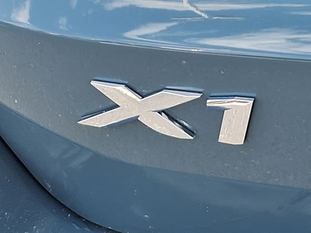 2025 BMW X1 xDrive28i 11