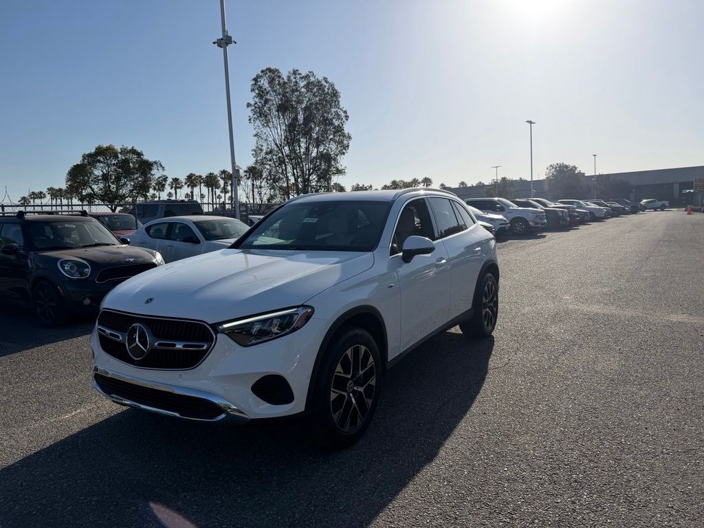 White 2025 Mercedes-Benz GLC GLC 350e 4MATIC SUV / Crossover All-Wheel Drive 9-Speed Automatic