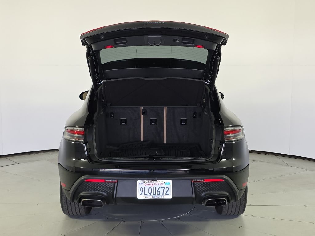 Thumbnail: 2023 Porsche Macan - 12