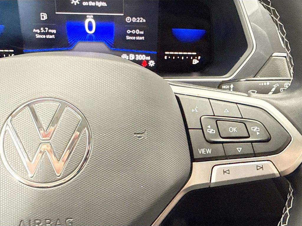 Thumbnail: 2023 Volkswagen Tiguan - 12