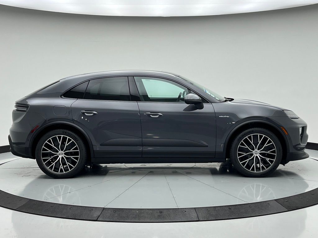 Thumbnail: 2025 Porsche Macan - 10