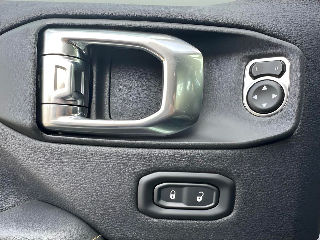 2026 Jeep Wrangler 4-Door Sahara - Photo 19