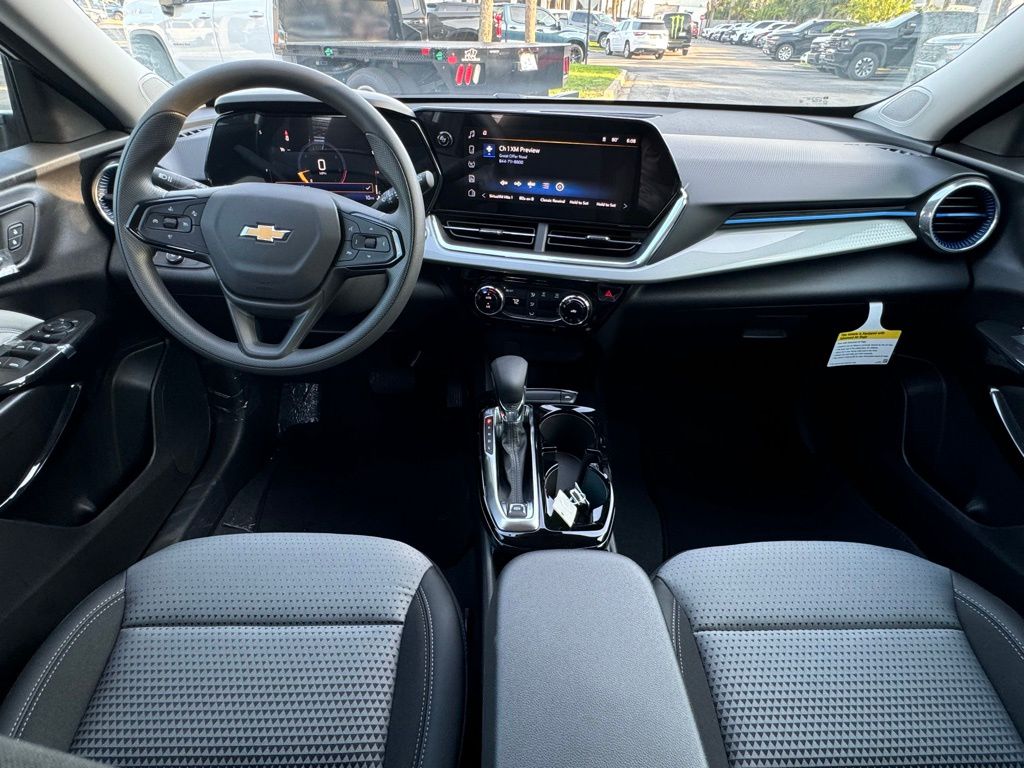 2025 Chevrolet Trax LT 24