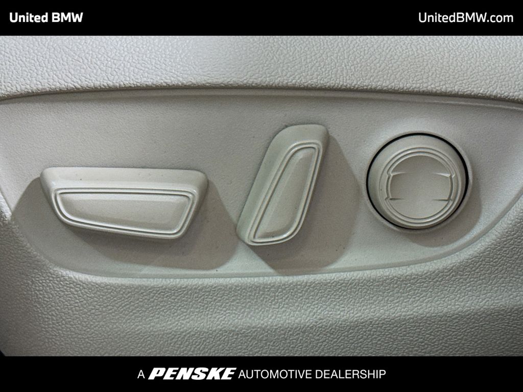 Thumbnail: 2023 Toyota Highlander - 4