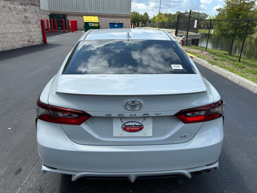 2022 Toyota Camry SE 4