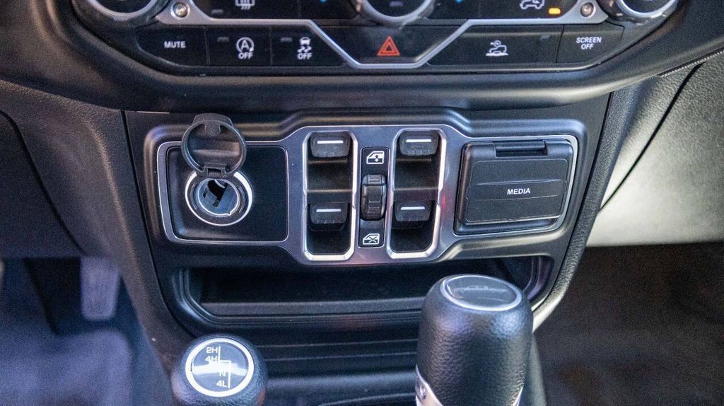 Used 2023 Jeep Gladiator Willys 4D Crew Cab