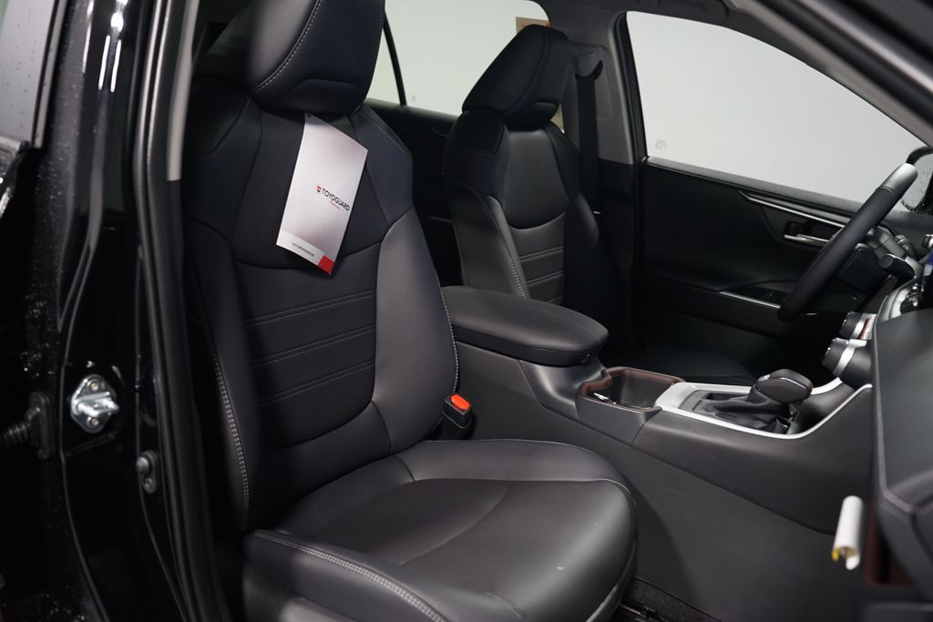 Thumbnail: 2025 Toyota RAV4 - 29