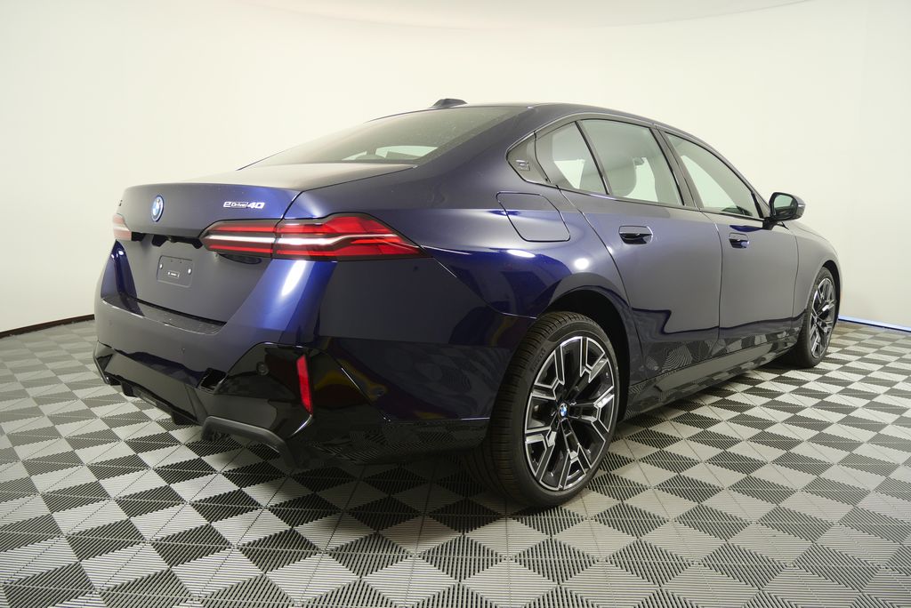 Thumbnail: 2026 BMW i5 - 3