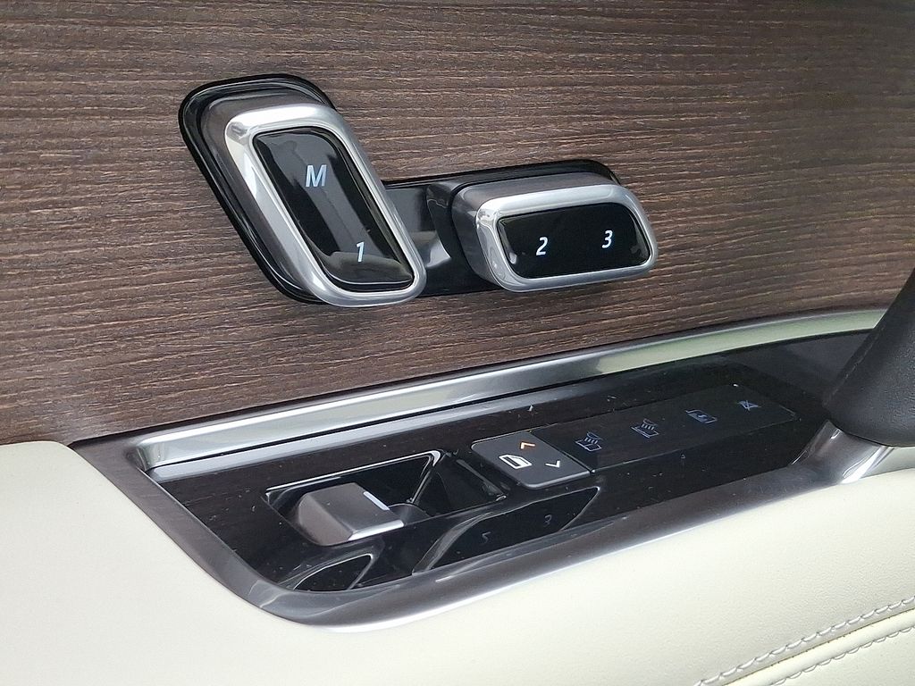 Thumbnail: 2026 Land Rover Range Rover - 8