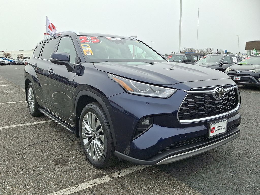 Thumbnail: 2025 Toyota Highlander - 3