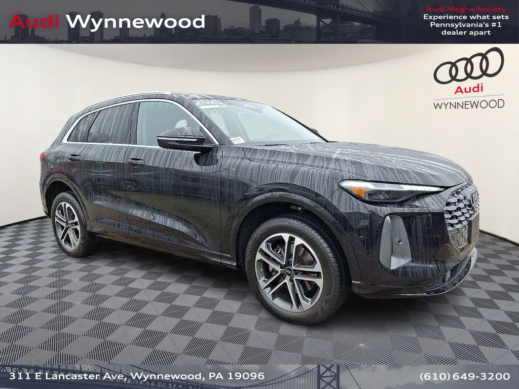 Mythos Black Metallic 2025 Audi Q5 quattro Premium Plus 40 TFSI SUV / Crossover All-Wheel Drive 7-Speed Automatic