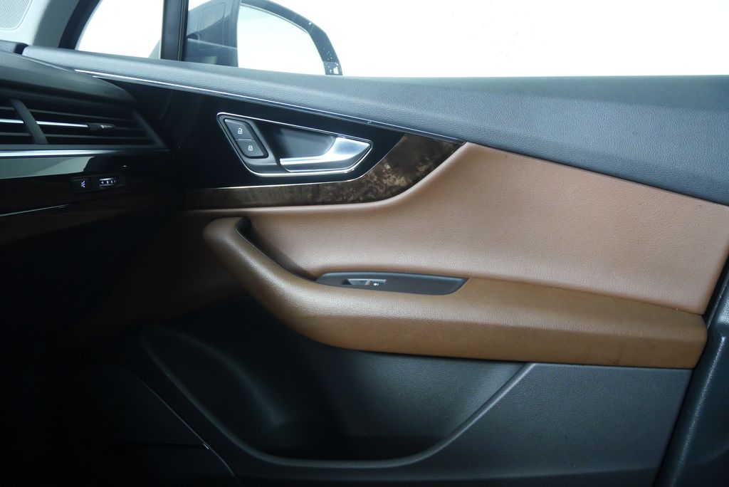 Thumbnail: 2017 Audi Q7 - 30