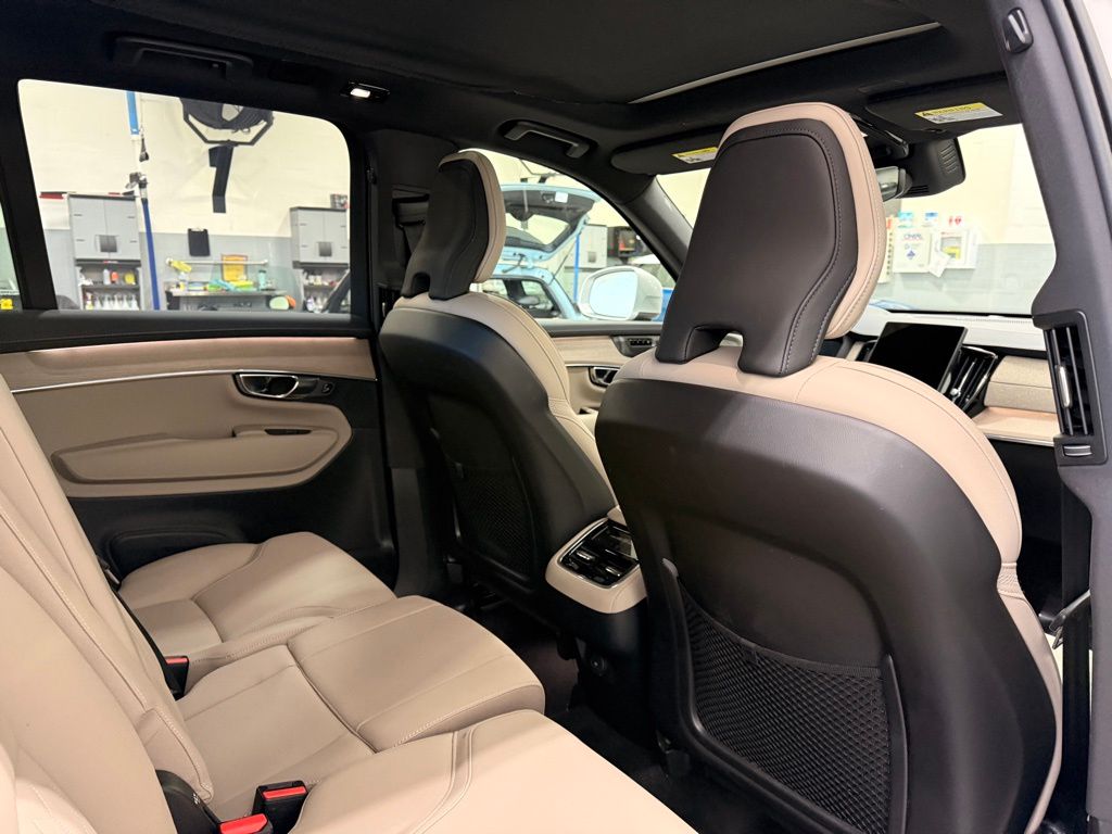 Thumbnail: 2025 Volvo XC90 - 25