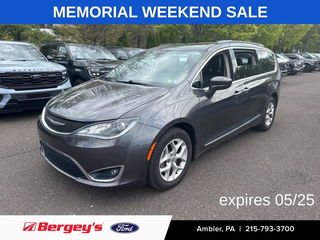 Gray (Granite Crystal Metallic Clearcoat) 2017 Chrysler Pacifica Touring L FWD Minivan Front-Wheel Drive 9-Speed Automatic