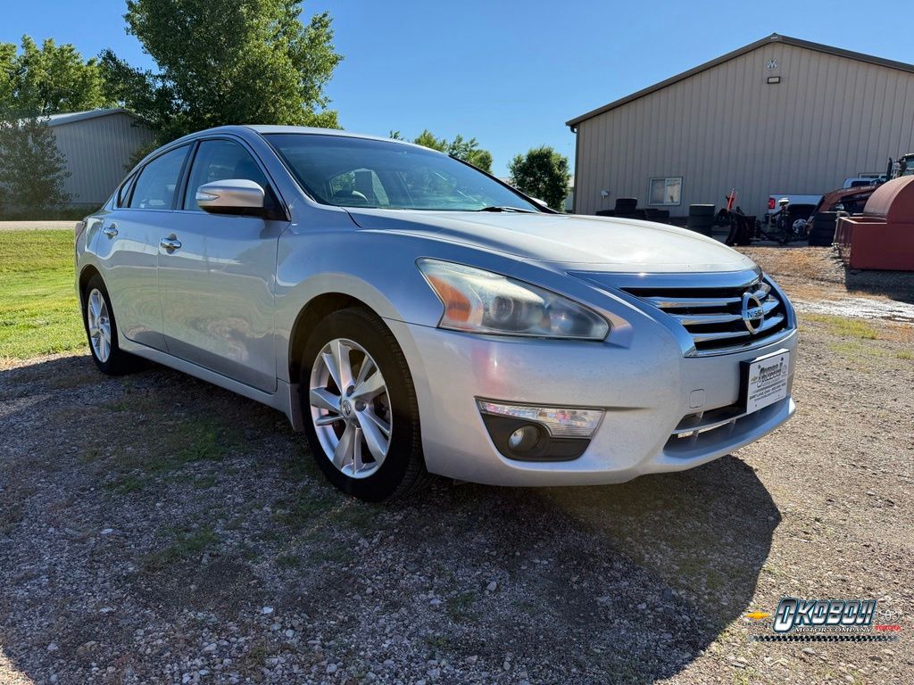 2014 Nissan Altima Plata (Brilliant Silver Metallic) Sedán Tracción delantera Transmisión variable continua
