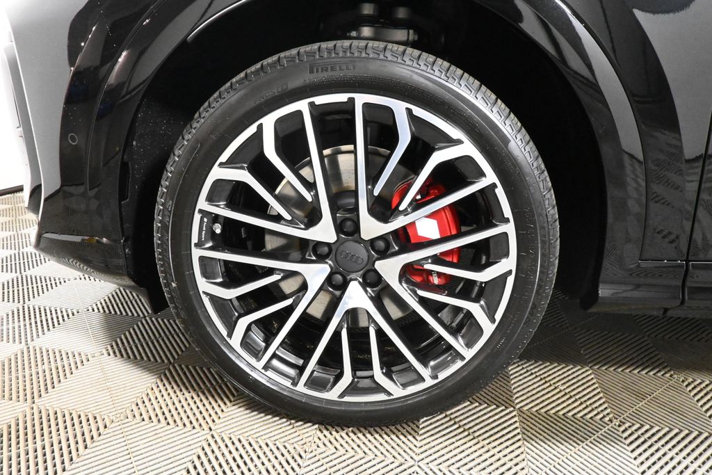 Thumbnail: 2026 Audi SQ5 - 12