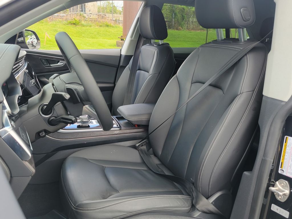 Thumbnail: 2023 Audi Q8 - 22