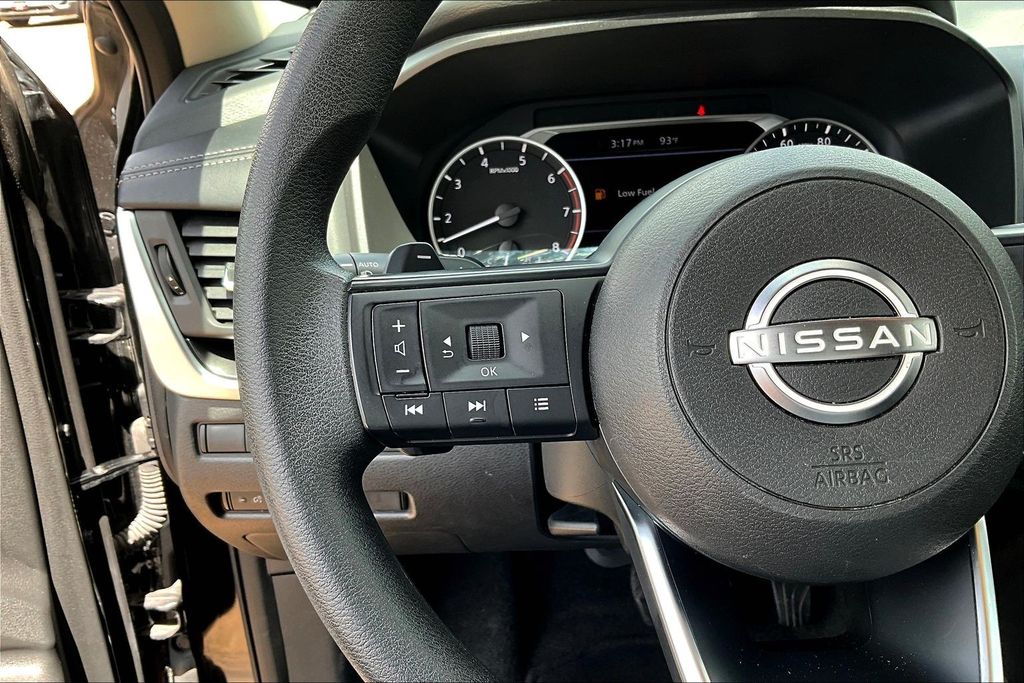2024 Nissan Rogue SV - 11