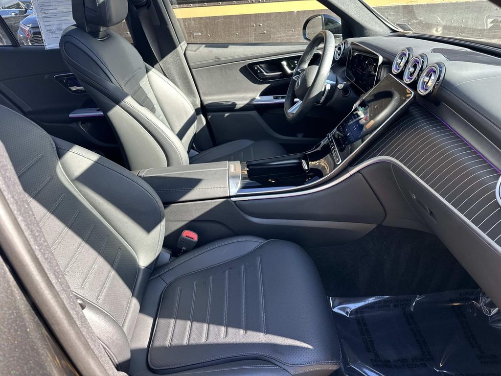 Thumbnail: 2025 Mercedes-Benz GLC - 21